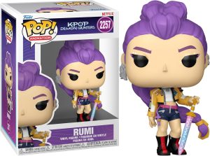 Rumi n'est pas seulement une star de la K-Pop ; c'est une chasseuse de démons redoutable. La figurine rend parfaitement hommage à son style unique