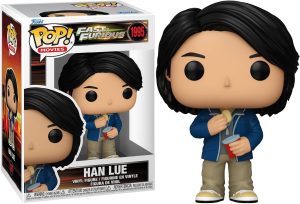 Han Lue de Fast & Furious rejoint les Funko Pop dans son look emblématique, veste bleue et jean, biscuit à la main.