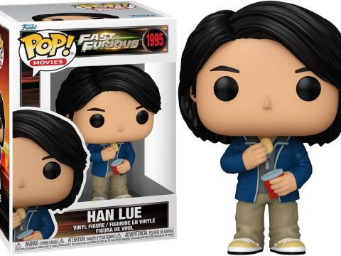 Han Lue de Fast & Furious rejoint les Funko Pop dans son look emblématique, veste bleue et jean, biscuit à la main.