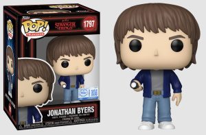 Protecteur, discret et déterminé, Jonathan Byers reste l’un des piliers émotionnels de Stranger Things. Grand frère prêt à tout pour sa famille, il aborde la saison 5 avec une résolution renforcée face aux menaces grandissantes de Hawkins.