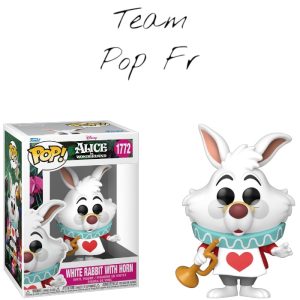 Avec sa trompette dorée et son tablier immaculé, Monsieur Lapin Blanc fait sa première apparition en 1951 dans Alice au Pays des Merveilles, l’un des grands classiques des studios Disney.